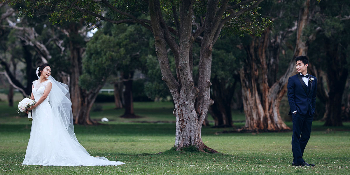 Wedding couple in Centennial Park